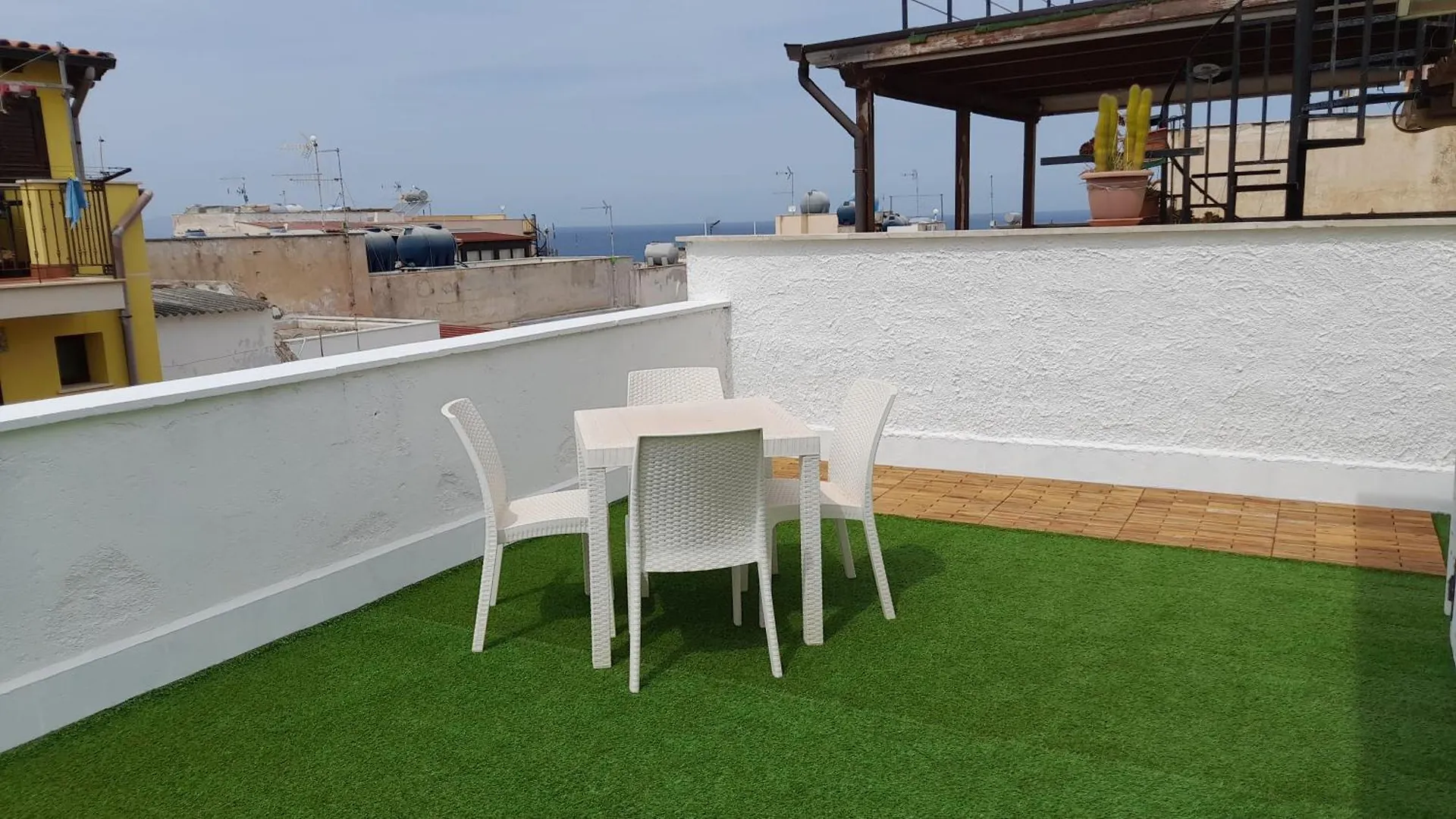فندق مبيت وإفطار تيراسيني I Faraglioni Comfort Rooms
