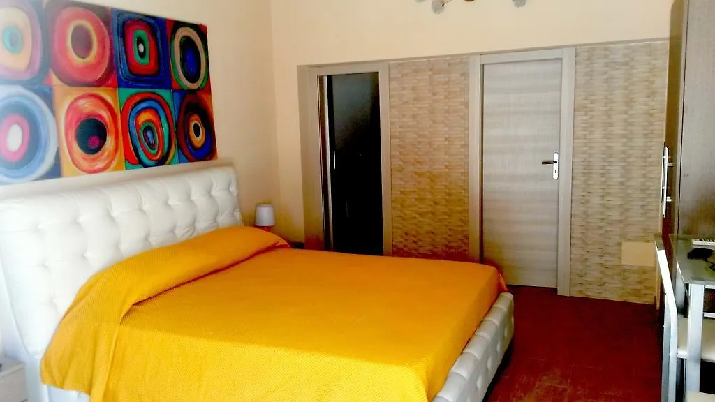 تيراسيني I Faraglioni Comfort Rooms 2*,  إيطاليا