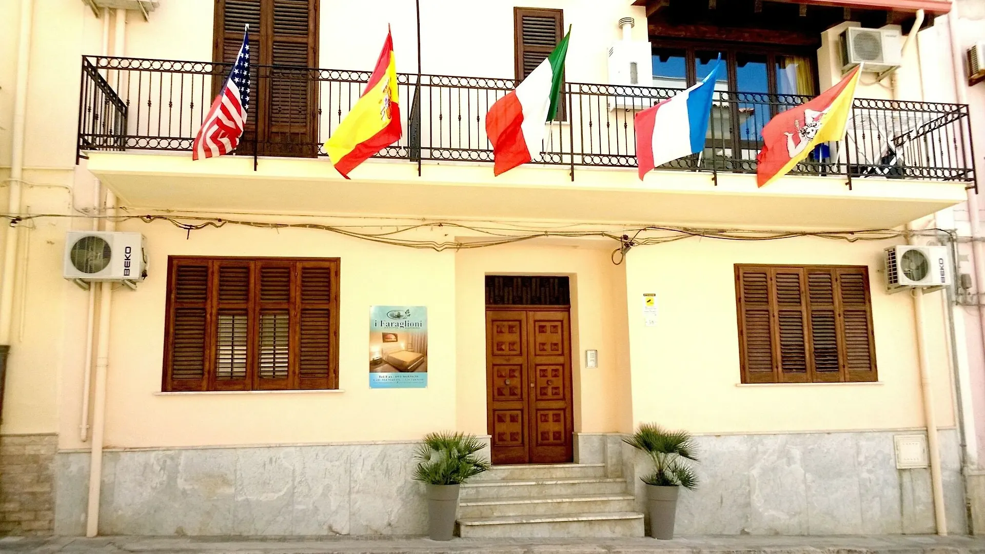 تيراسيني I Faraglioni Comfort Rooms
